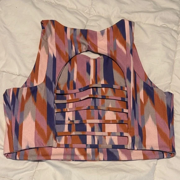 Stylish Pink and Purple Patterned Leggings and Sports Bra - Picture 5 of 7